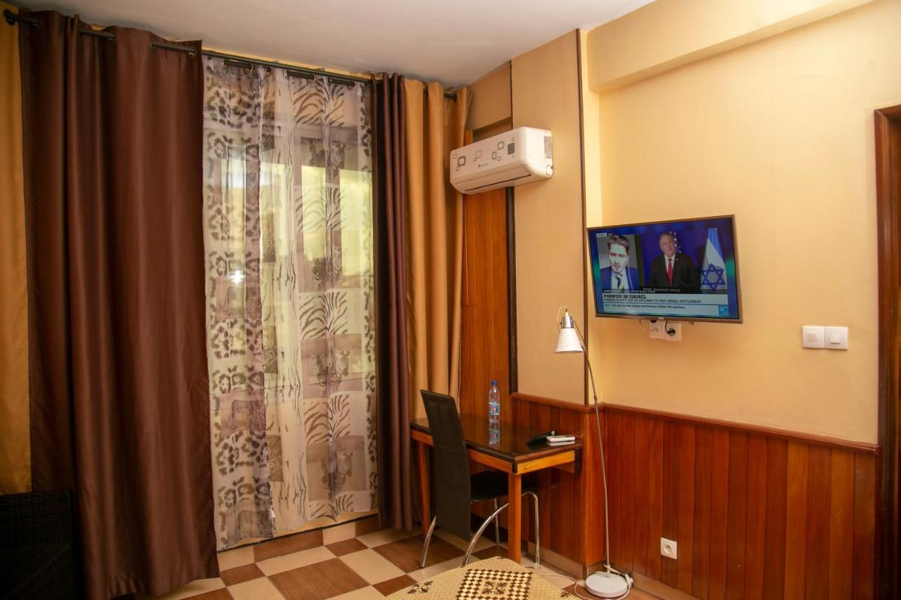 ホテル ヤーホット Yaoundé エクステリア 写真
