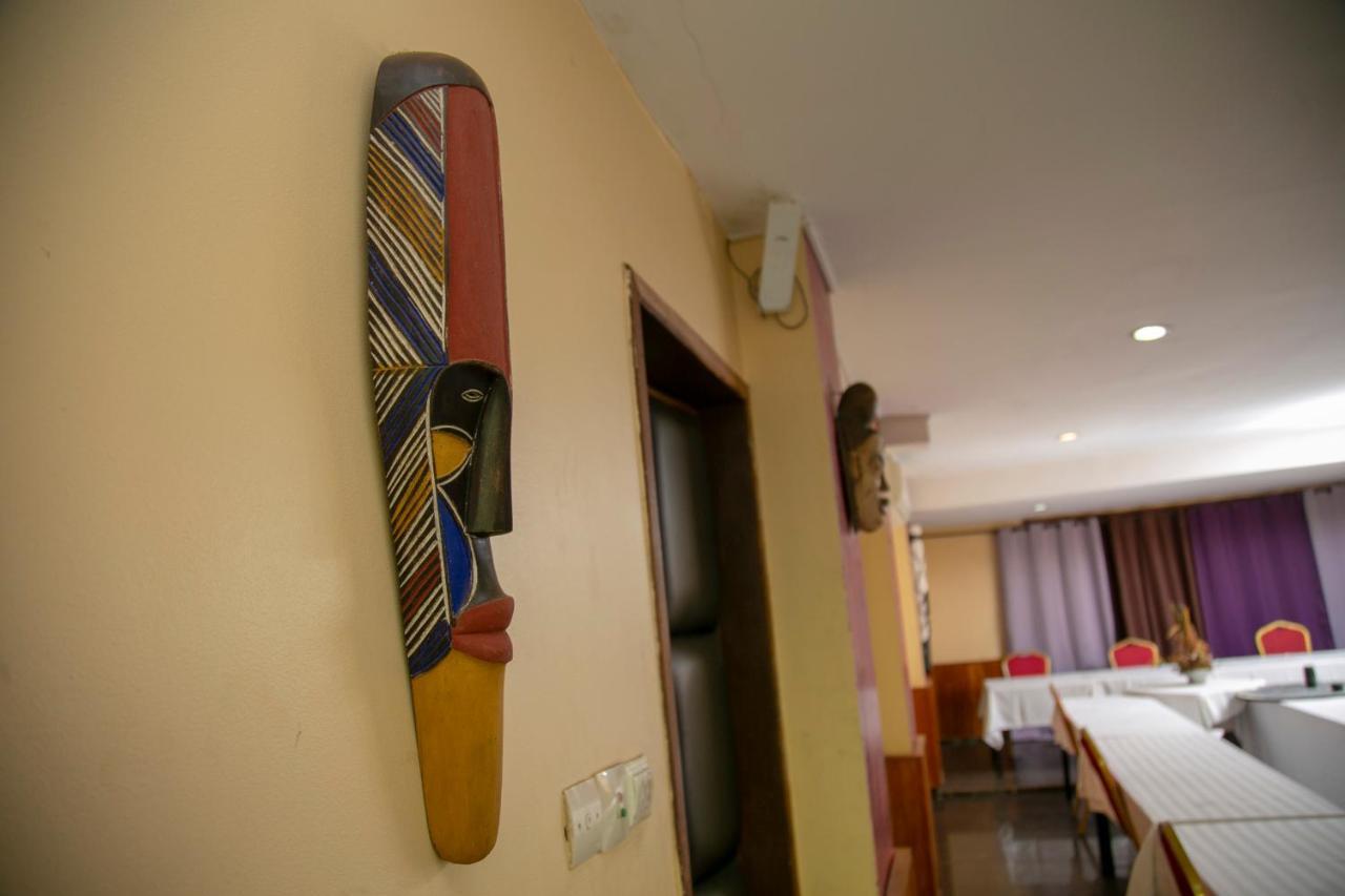 ホテル ヤーホット Yaoundé エクステリア 写真