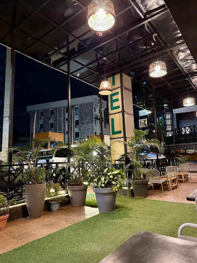 ホテル ヤーホット Yaoundé エクステリア 写真