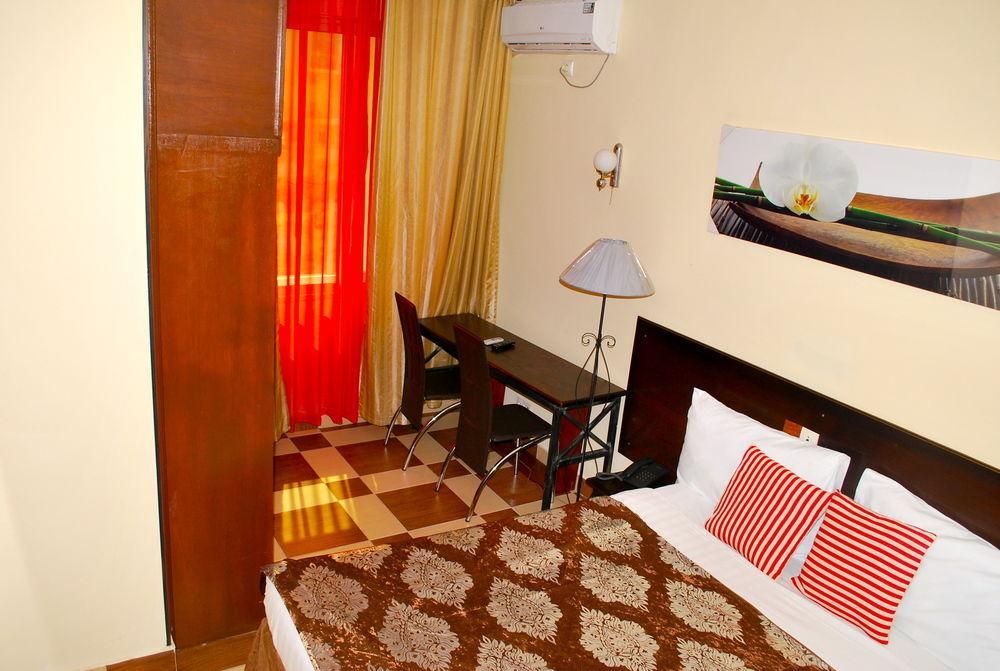 ホテル ヤーホット Yaoundé エクステリア 写真